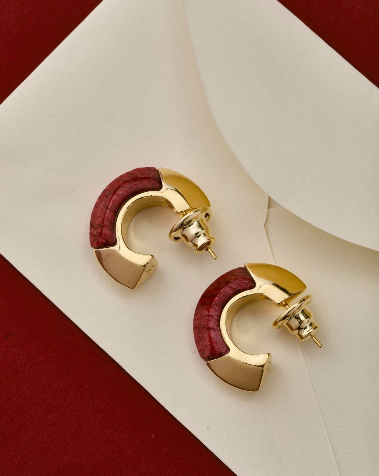 Argola Tempo Feldspato Vermelho